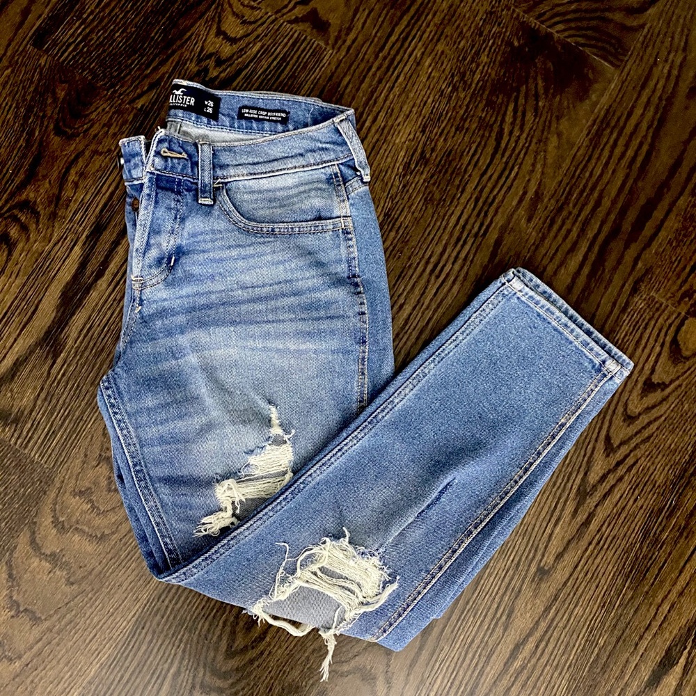 Hollister low-rise crop boyfriend jeans